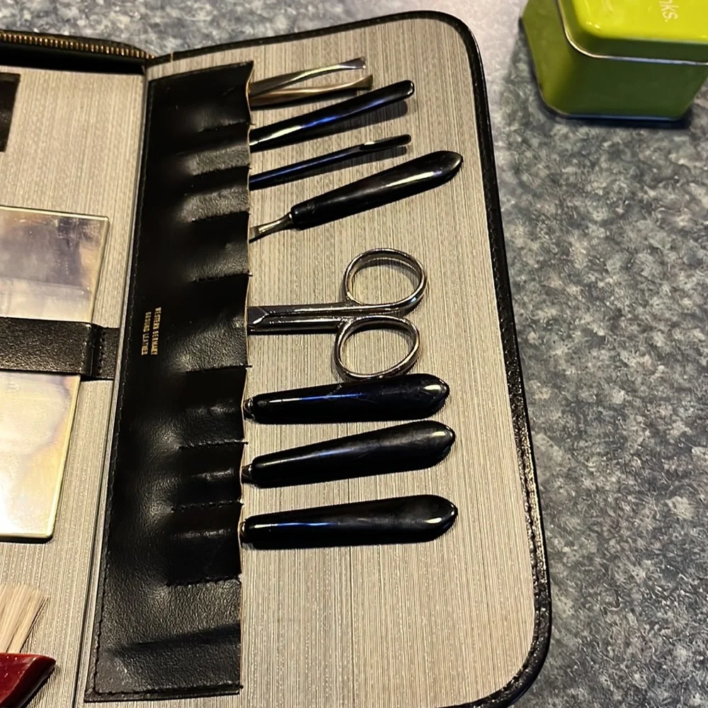 Vintage men's grooming kit -1950s??